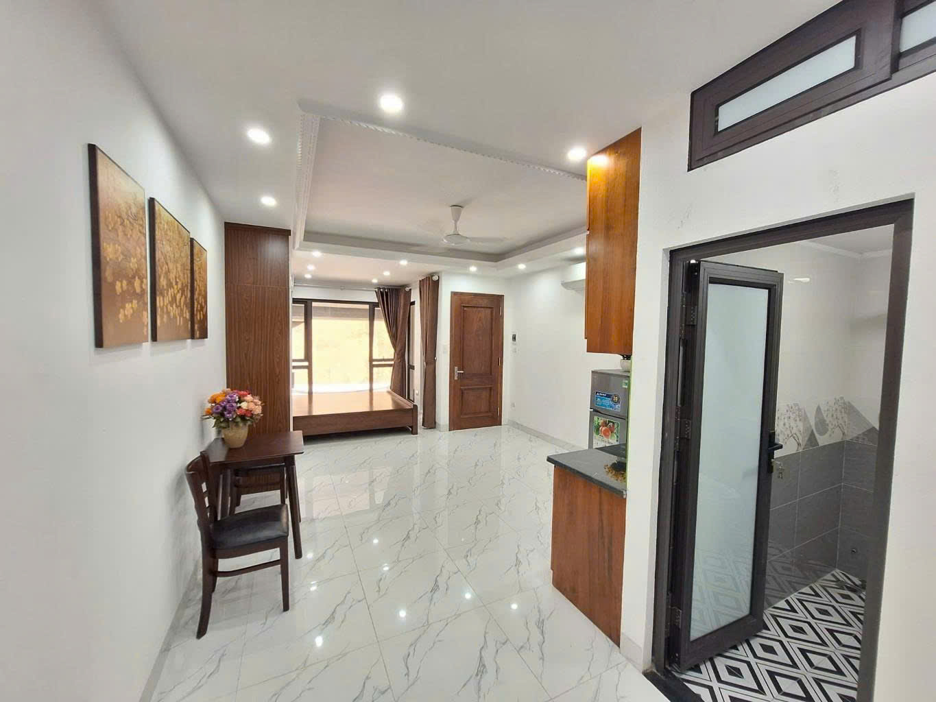 Bán tòa CCMN Tân Mai 90m x 8 tầng thang máy, Doanh thu trên 1 Tỷ/ năm. Ô tô kinh doanh DT. Giá hơn 21 tỷ